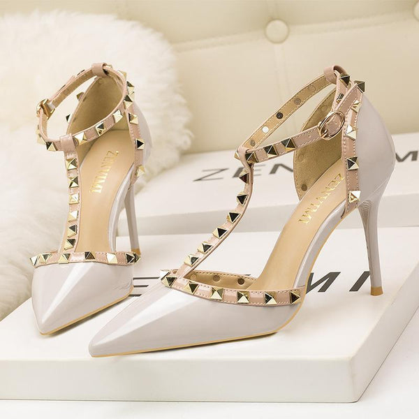 Stiletto high heels with riveted shoe decoration, buckle design, and pointed style provide an ultimate experience  